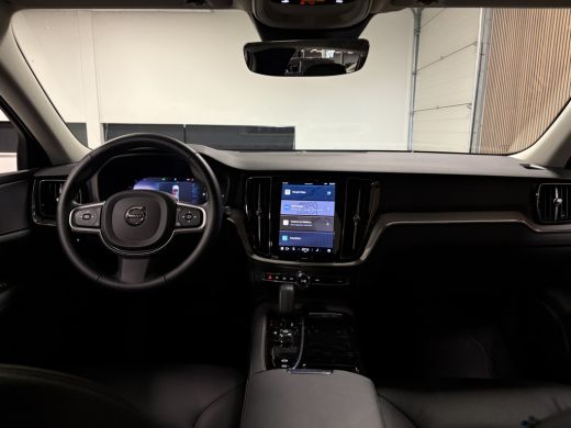 Volvo  V60 T6 AWD Recharge Essential Trekhaak | All Season banden | Lederen bekleding | Adaptieve Cruise Con... ActivLease financial lease