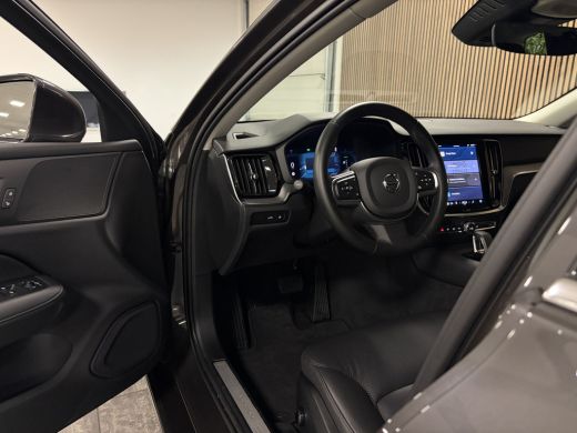 Volvo  V60 T6 AWD Recharge Essential Trekhaak | All Season banden | Lederen bekleding | Adaptieve Cruise Con... ActivLease financial lease