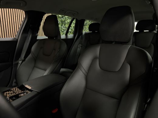 Volvo  V60 T6 AWD Recharge Essential Trekhaak | All Season banden | Lederen bekleding | Adaptieve Cruise Con... ActivLease financial lease