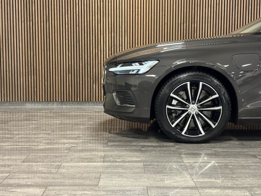 Volvo  V60 T6 AWD Recharge Essential Trekhaak | All Season banden | Lederen bekleding | Adaptieve Cruise Con... ActivLease financial lease