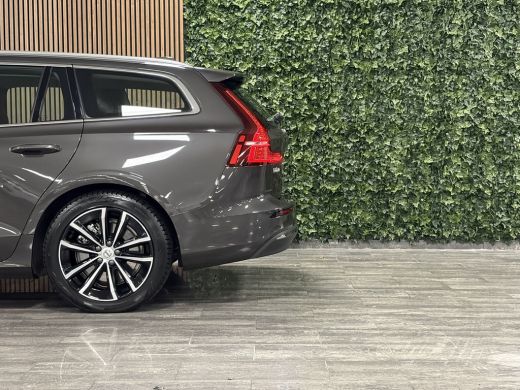 Volvo  V60 T6 AWD Recharge Essential Trekhaak | All Season banden | Lederen bekleding | Adaptieve Cruise Con... ActivLease financial lease