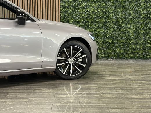 Volvo  V60 T6 AWD Recharge Plus Dark Aurora Silver | Trekhaak | All Season banden | 360&deg; Camera | Harman Kar... ActivLease financial lease