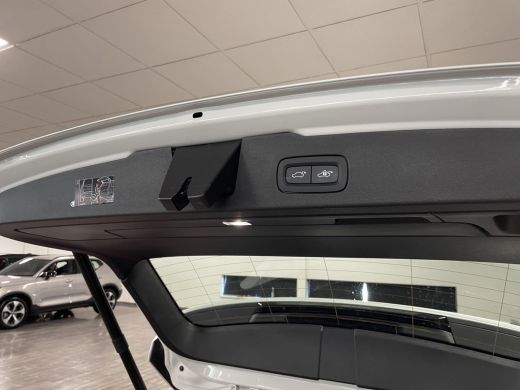 Volvo  V60 2.0 T6 Plug-in hybrid AWD Plus Dark Trekhaak | 360&deg; Camera | Harman Kardon | Crystal White | Adap... ActivLease financial lease