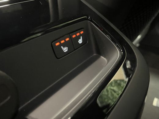 Volvo  V60 2.0 T6 Plug-in hybrid AWD Plus Dark Trekhaak | 360&deg; Camera | Harman Kardon | Crystal White | Adap... ActivLease financial lease