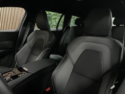 Volvo  V60 2.0 T6 Plug-in hybrid AWD Plus Dark Trekhaak | 360&deg; Camera | Harman Kardon | Crystal White | Adap... ActivLease financial lease