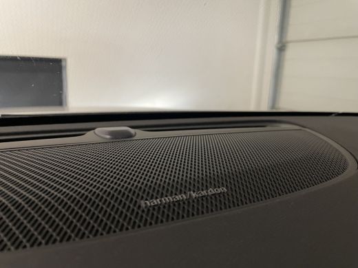 Volvo  V60 2.0 T6 Plug-in hybrid AWD Plus Dark Trekhaak | 360&deg; Camera | Harman Kardon | Crystal White | Adap... ActivLease financial lease