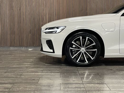 Volvo  V60 2.0 T6 Plug-in hybrid AWD Plus Dark Trekhaak | 360&deg; Camera | Harman Kardon | Crystal White | Adap... ActivLease financial lease