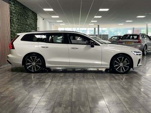 Volvo  V60 2.0 T6 Plug-in hybrid AWD Plus Dark Trekhaak | 360&deg; Camera | Harman Kardon | Crystal White | Adap... ActivLease financial lease
