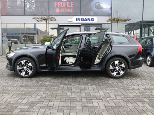 Volvo  V60 Cross Country 2.0 B5 AWD Pro NAVI ADAP CRUISE ActivLease financial lease