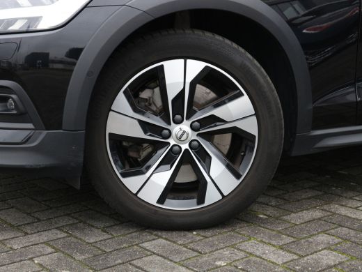 Volvo  V60 Cross Country 2.0 B5 AWD Pro NAVI ADAP CRUISE ActivLease financial lease