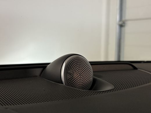 Volvo  V60 T8 AWD Recharge Ultimate Ultra Dark Full Option! | Bowers & Wilkins | Trekhaak | Stoelventilatie ... ActivLease financial lease