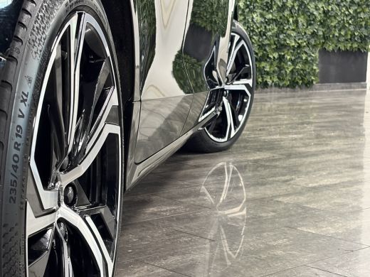 Volvo  V60 T8 AWD Recharge Ultimate Ultra Dark Full Option! | Bowers & Wilkins | Trekhaak | Stoelventilatie ... ActivLease financial lease