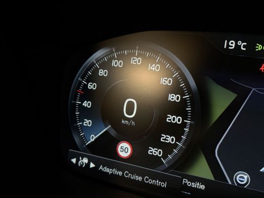 Volvo  V90 T6 AWD Recharge R-Design Schuifdak | Head-Up Display | Adaptieve Cruise Control | Standkachel met... ActivLease financial lease