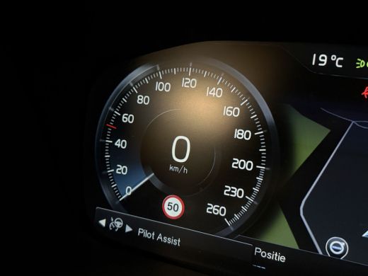 Volvo  V90 T6 AWD Recharge R-Design Schuifdak | Head-Up Display | Adaptieve Cruise Control | Standkachel met... ActivLease financial lease