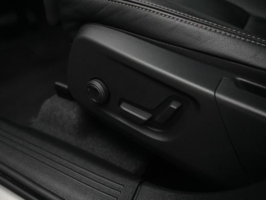 Volvo  XC40 1.5 T4 Plug-in hybrid Plus Dark | 360&deg; Camera | Harman Kardon | Leder | Adaptive Cruise | DAB+ ActivLease financial lease