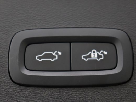 Volvo  XC40 1.5 T5 Recharge R Design | Panoramadak | Trekhaak | Stoel & stuurverwarming | 360 Camera | Adapti... ActivLease financial lease