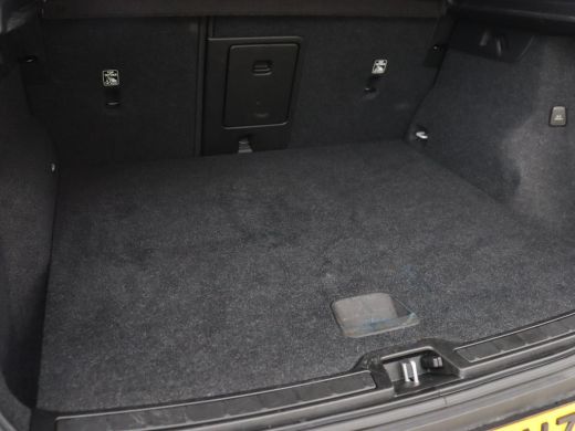 Volvo  XC40 1.5 T5 Recharge R Design | Panoramadak | Trekhaak | Stoel & stuurverwarming | 360 Camera | Adapti... ActivLease financial lease