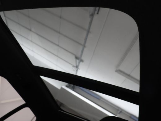 Volvo  XC40 1.5 T5 Recharge R Design | Panoramadak | Trekhaak | Stoel & stuurverwarming | 360 Camera | Adapti... ActivLease financial lease