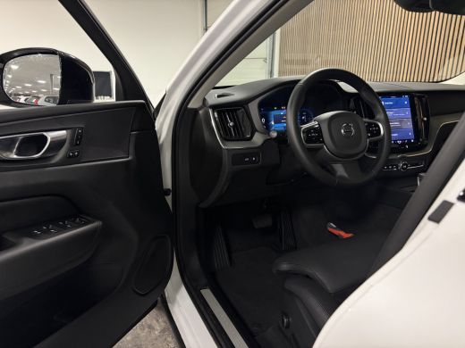 Volvo  XC60 2.0 T6 Plug-in hybrid AWD Plus Dark Trekhaak | 360° Camera | All Season banden | Crystal White | ... ActivLease financial lease