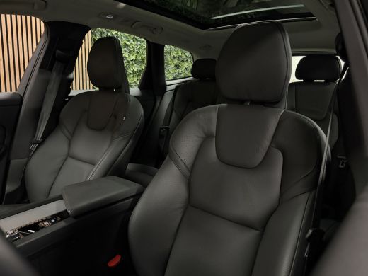 Volvo  XC60 2.0 T6 Plug-in hybrid AWD Plus Dark Trekhaak | 360° Camera | All Season banden | Crystal White | ... ActivLease financial lease