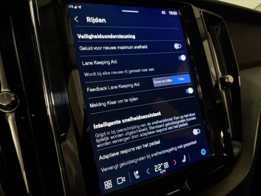 Volvo  XC60 2.0 T6 Plug-in hybrid AWD Plus Dark Trekhaak | 360° Camera | All Season banden | Crystal White | ... ActivLease financial lease