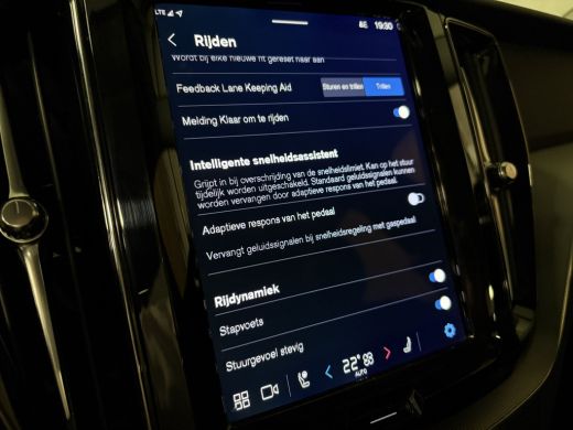 Volvo  XC60 2.0 T6 Plug-in hybrid AWD Plus Dark Trekhaak | 360° Camera | All Season banden | Crystal White | ... ActivLease financial lease