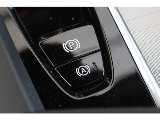 Volvo  XC60 2.0 T8 AWD Plus Bright 455 PK | Pano | Memory | 360 CAM | Winterpakket | 20" LMV | Pano | Memory ... ActivLease financial lease