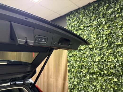 Volvo  XC60 T8 AWD Recharge Ultimate Bright Luchtvering | 360° Camera | 455pk Head-Up Display | Harman Kardon... ActivLease financial lease