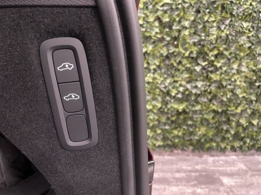 Volvo  XC90 T8 AWD Recharge Ultra Dark Vol! | Luchtvering | Bowers & Wilkins | 455pk | Alcantara hemel | 360°... ActivLease financial lease
