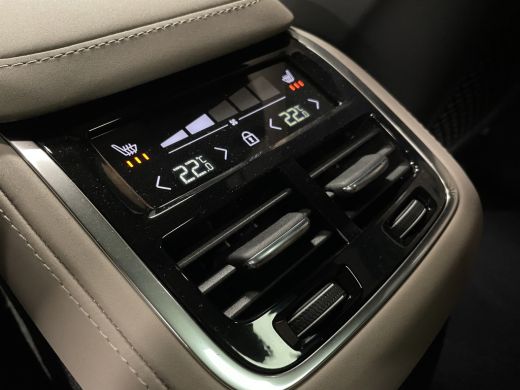 Volvo  XC90 T8 AWD Recharge Ultra Dark Vol! | Luchtvering | Bowers & Wilkins | 455pk | Alcantara hemel | 360°... ActivLease financial lease