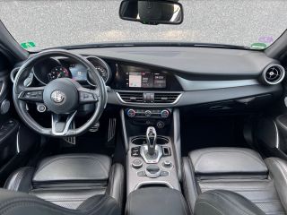 Alfa Romeo Giulia 2.0T 200pk*Veloce int.*/Leder/Pano-dak/H-Kardon/Trekhaak
