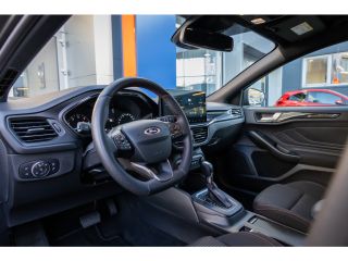 Ford Focus 1.0 EcoBoost Hybrid ST Line | Trekhaak | Stoel/stuur/voorruit verwarming | Cruise adaptief | Dode...
