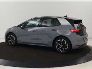 Volkswagen ID.3 First Plus 58 kWh | Trekhaak | Stoel & stuurverwarming | Matrix LED | Camera | Carplay | Sfeerver...