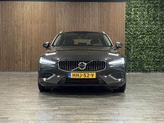 Volvo  V60 T6 AWD Recharge Essential Trekhaak | All Season banden | Lederen bekleding | Adaptieve Cruise Con...