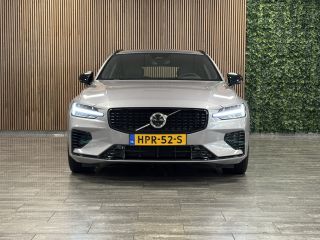 Volvo  V60 T6 AWD Recharge Plus Dark Aurora Silver | Trekhaak | All Season banden | 360&deg; Camera | Harman Kar...