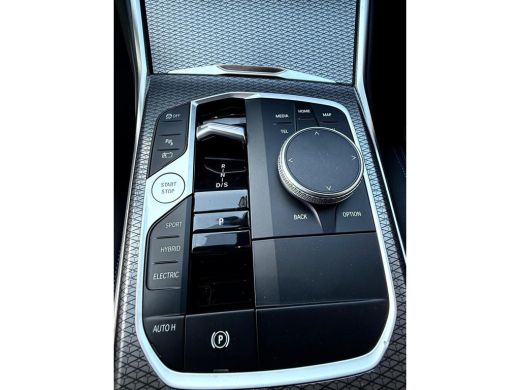 BMW 3 Serie Touring 330e M-Sport | Facelift | LED | Carplay ActivLease financial lease