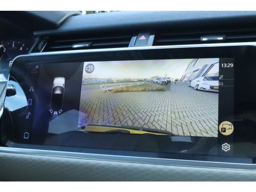 Land Rover Range Rover Velar 2.0 P400e | NL-AUTO | Schuif/kantel dak | Keyless | Camera | Cruise Control | Stoelverwarming | M... ActivLease financial lease