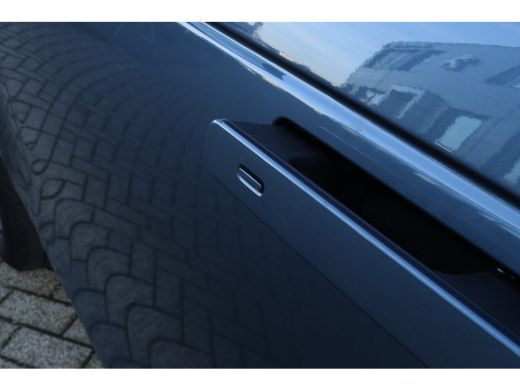 Land Rover Range Rover Velar 2.0 P400e | NL-AUTO | Schuif/kantel dak | Keyless | Camera | Cruise Control | Stoelverwarming | M... ActivLease financial lease