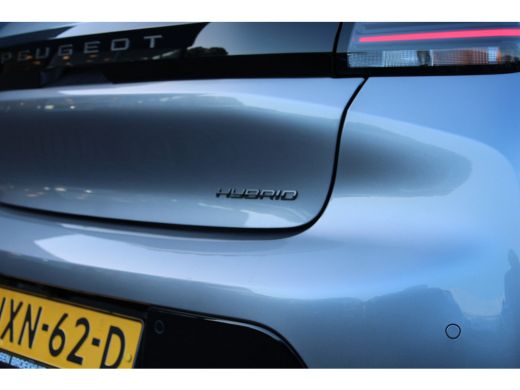 Peugeot 208 Allure | 16" Lichtmetalen velgen 'ELBORN' | Climate Control | Dashboard en deurpanelen in kunstst... ActivLease financial lease