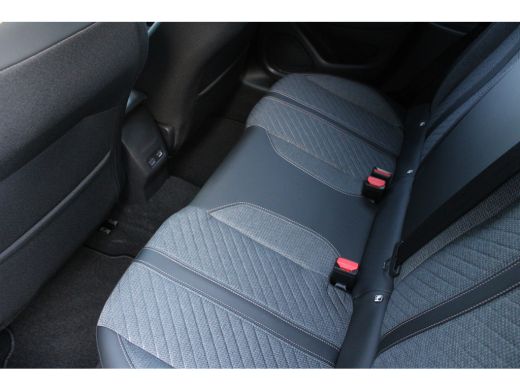 Peugeot 208 Allure | 16" Lichtmetalen velgen 'ELBORN' | Climate Control | Dashboard en deurpanelen in kunstst... ActivLease financial lease