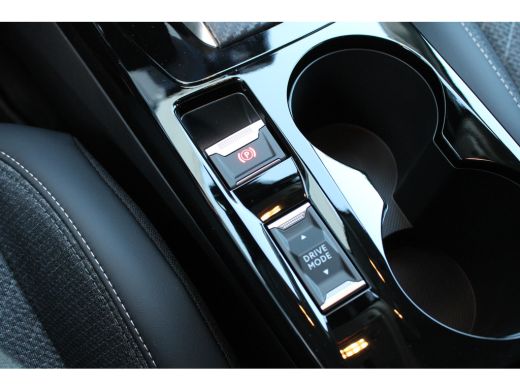Peugeot 208 Allure | 16" Lichtmetalen velgen 'ELBORN' | Climate Control | Dashboard en deurpanelen in kunstst... ActivLease financial lease