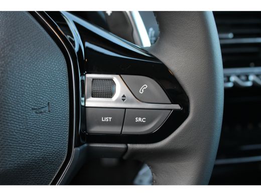 Peugeot 208 Allure | 16" Lichtmetalen velgen 'ELBORN' | Climate Control | Dashboard en deurpanelen in kunstst... ActivLease financial lease