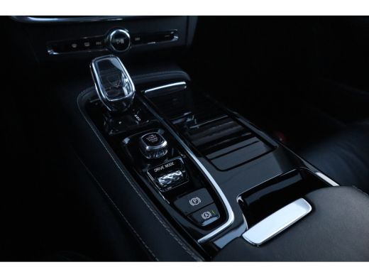 Volvo  V90 2.0 T8 AWD Inscription Panorama / Bowers & Wilkins / Pilot assist / Dode hoek / ActivLease financial lease