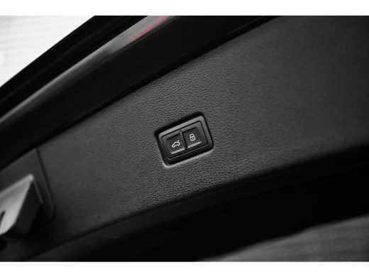 Audi Q8 55 TFSI e quattro Pro Line | Achterbank verstelbaar | Achterbank verwarmd | Cruise control adapti... ActivLease financial lease