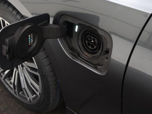 BMW 3 Serie 320e M Sport | Leder | Trekhaak | Stoelverwarming | Carplay | Sportstoelen | Laserlicht | Live Co... ActivLease financial lease