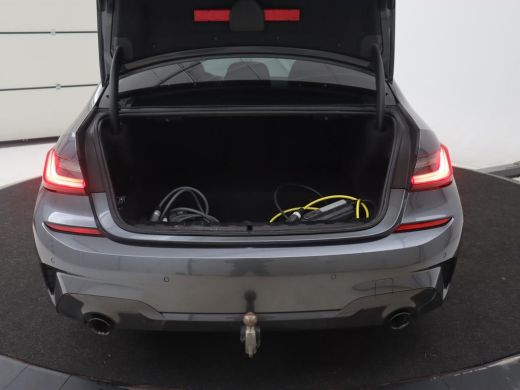 BMW 3 Serie 320e M Sport | Leder | Trekhaak | Stoelverwarming | Carplay | Sportstoelen | Laserlicht | Live Co... ActivLease financial lease