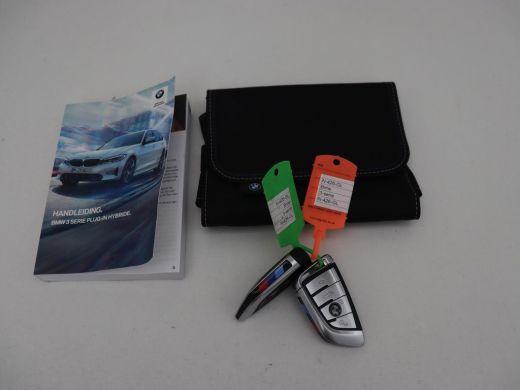 BMW 3 Serie 320e M Sport | Leder | Trekhaak | Stoelverwarming | Carplay | Sportstoelen | Laserlicht | Live Co... ActivLease financial lease