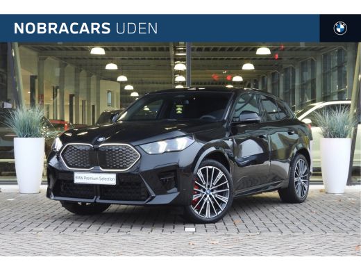 BMW iX2 eDrive20 High Executive M Sport / Panoramadak / Sportstoelen / M Adaptief onderstel / Comfort Acc...