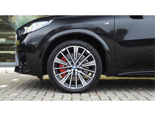 BMW iX2 eDrive20 High Executive M Sport / Panoramadak / Sportstoelen / M Adaptief onderstel / Comfort Acc... ActivLease financial lease