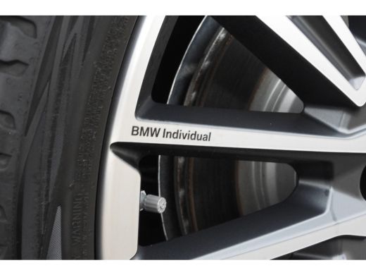 BMW iX2 eDrive20 High Executive M Sport / Panoramadak / Sportstoelen / M Adaptief onderstel / Comfort Acc... ActivLease financial lease